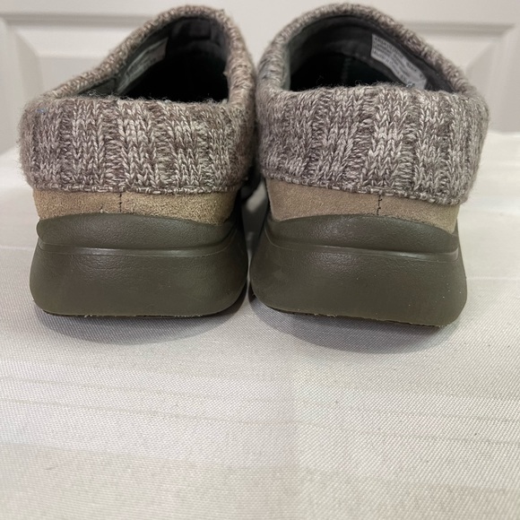 Dansko beige suede and knit women’s Eartha mules/clogs size 37. - Picture 7 of 10